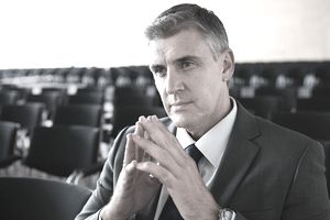 සම්මන්ත්රණ ශාලාවේ ව්යාපාරිකයෙක්