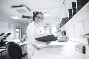 medicinos sekretoriai dirba namuose